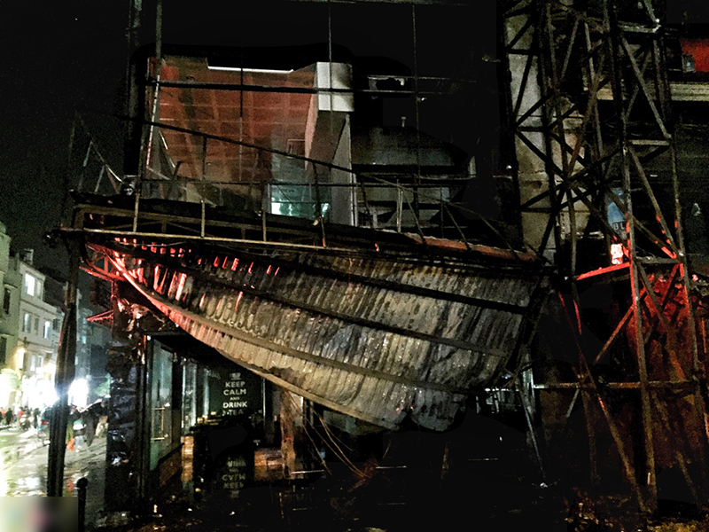 Hiện trường vụ cháy quán trà sữa Royal Tea ở Hồ Gươm Plaza